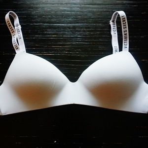 Victoria Secret Seamless Bra Size 36C NWOT